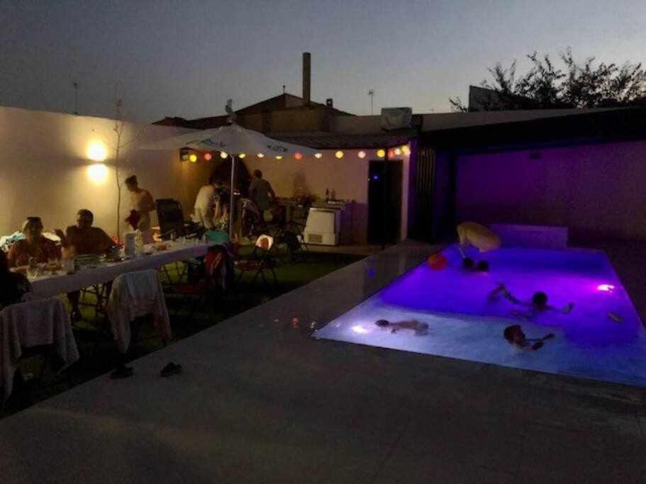 Alojamiento El Pez Casa Con Piscina Climatizada Villafranca de los Caballeros المظهر الخارجي الصورة