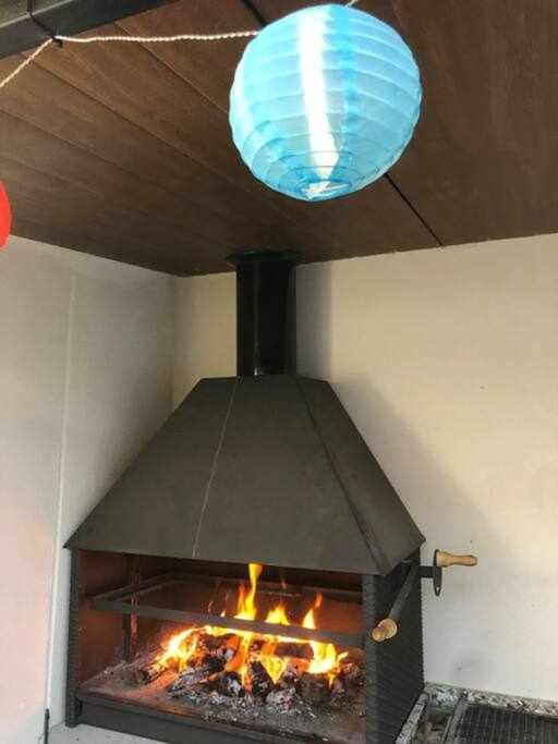 Alojamiento El Pez Casa Con Piscina Climatizada Villafranca de los Caballeros المظهر الخارجي الصورة