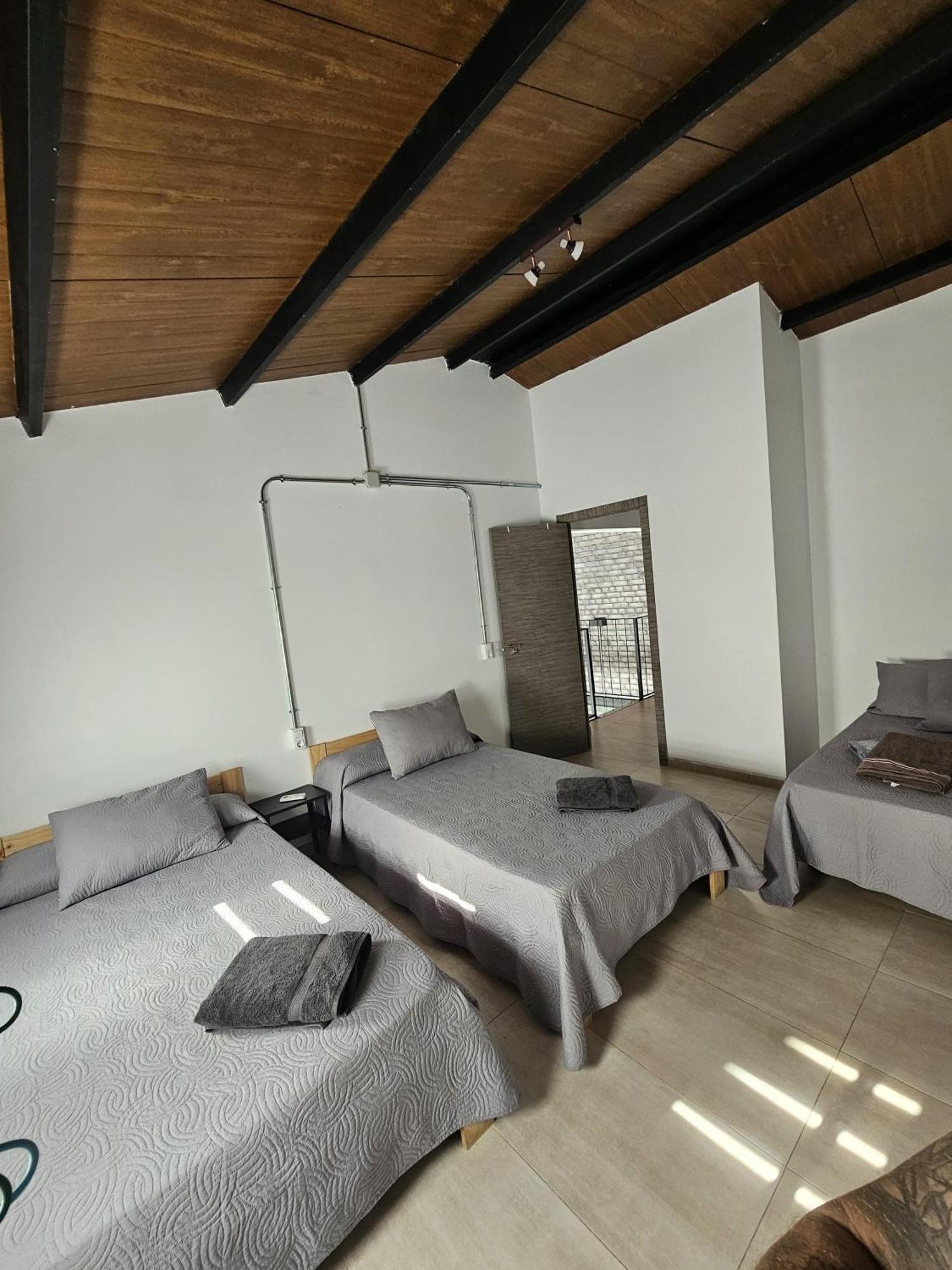 Alojamiento El Pez Casa Con Piscina Climatizada Villafranca de los Caballeros المظهر الخارجي الصورة