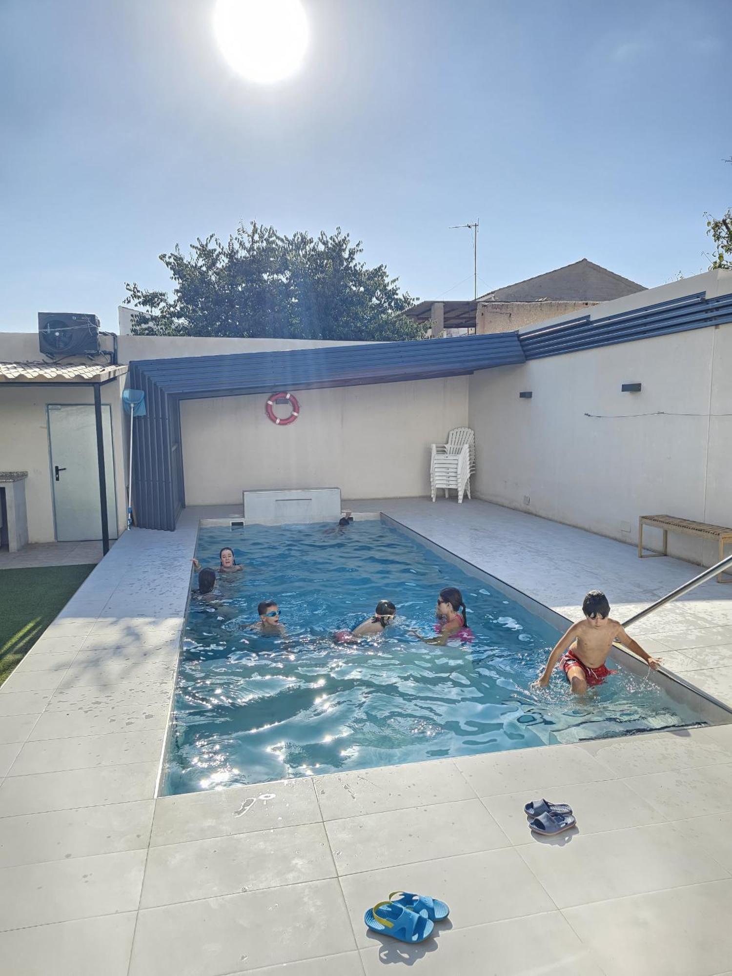 Alojamiento El Pez Casa Con Piscina Climatizada Villafranca de los Caballeros المظهر الخارجي الصورة