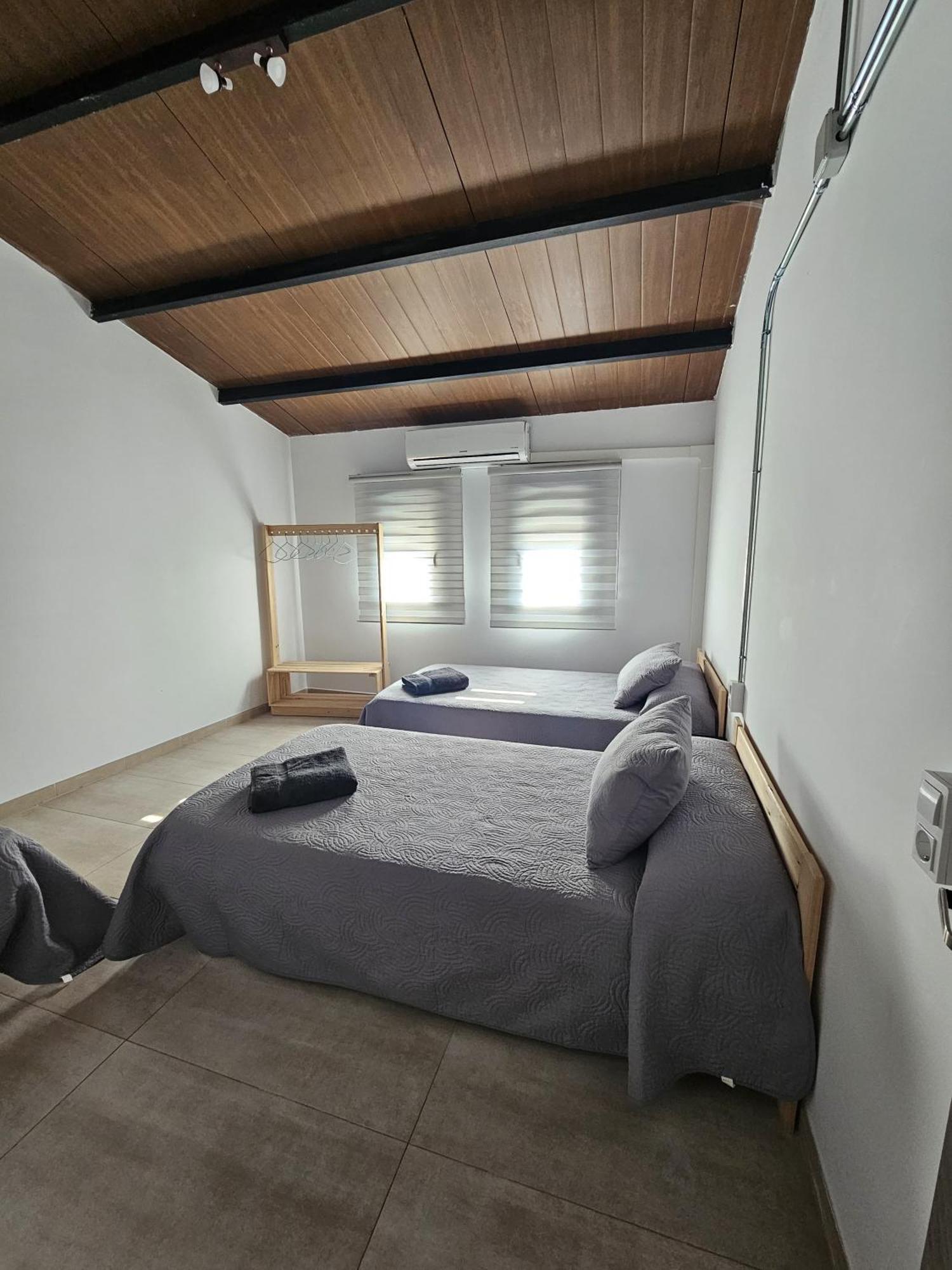 Alojamiento El Pez Casa Con Piscina Climatizada Villafranca de los Caballeros المظهر الخارجي الصورة