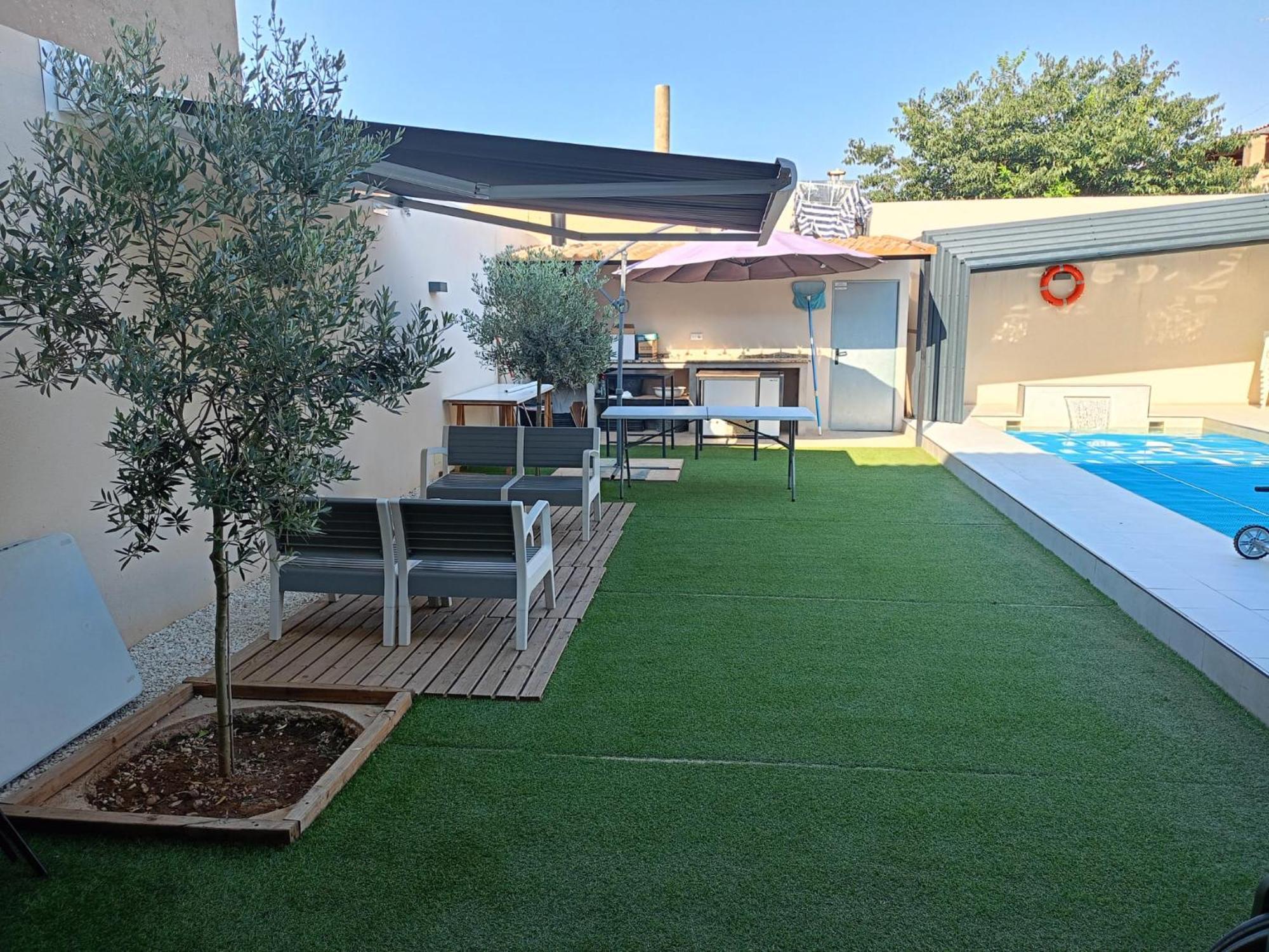 Alojamiento El Pez Casa Con Piscina Climatizada Villafranca de los Caballeros المظهر الخارجي الصورة
